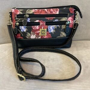 Stone Mountain Rose Bloom East/West 4 Bagger Crossbody size